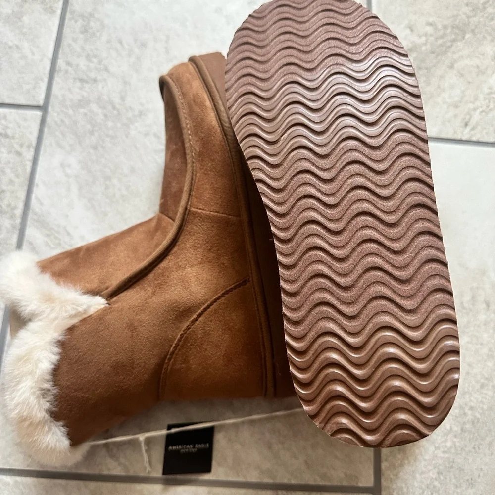 NWT AMERICAN EAGLE size 8 Women’s Brown Fuzz Lined Winter Boots - Picture 3 of 5